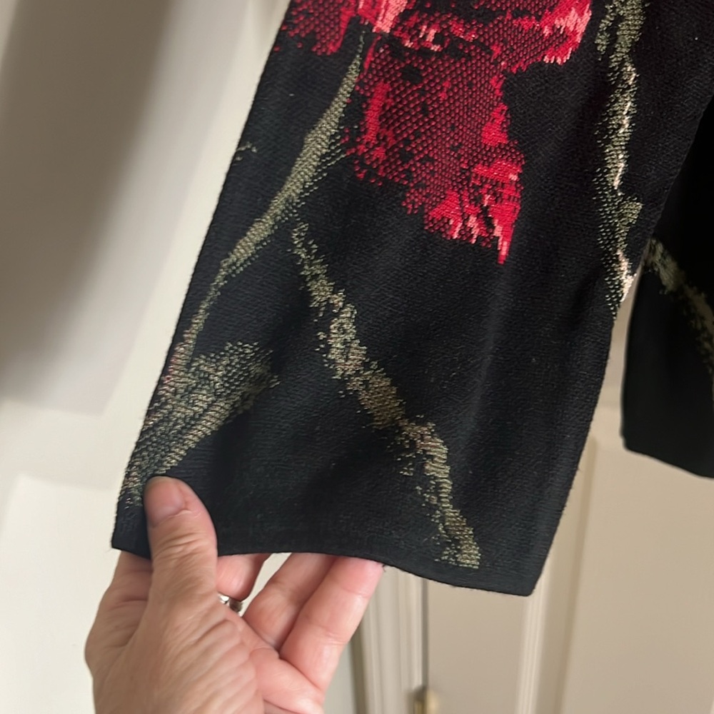CHICOS knit sweater size 2 (12-14) in like new condition - Picture 4 of 6